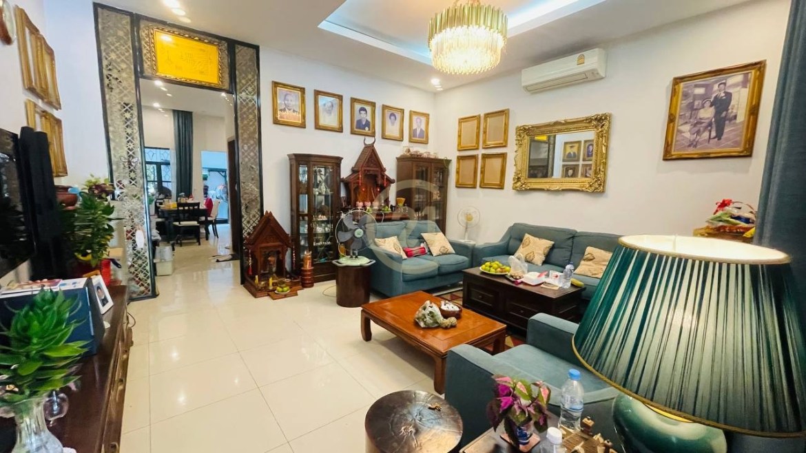 Luxury Villa For Rent At Villa Town