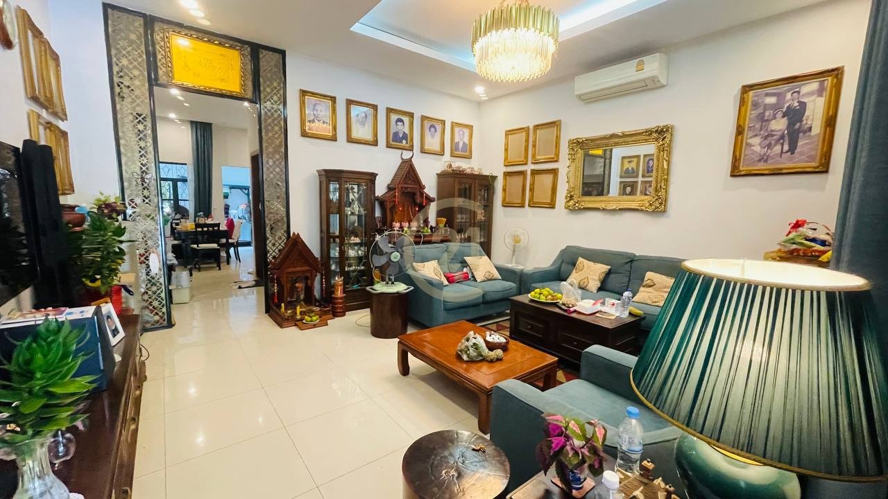 Luxury Villa For Rent At Villa Town