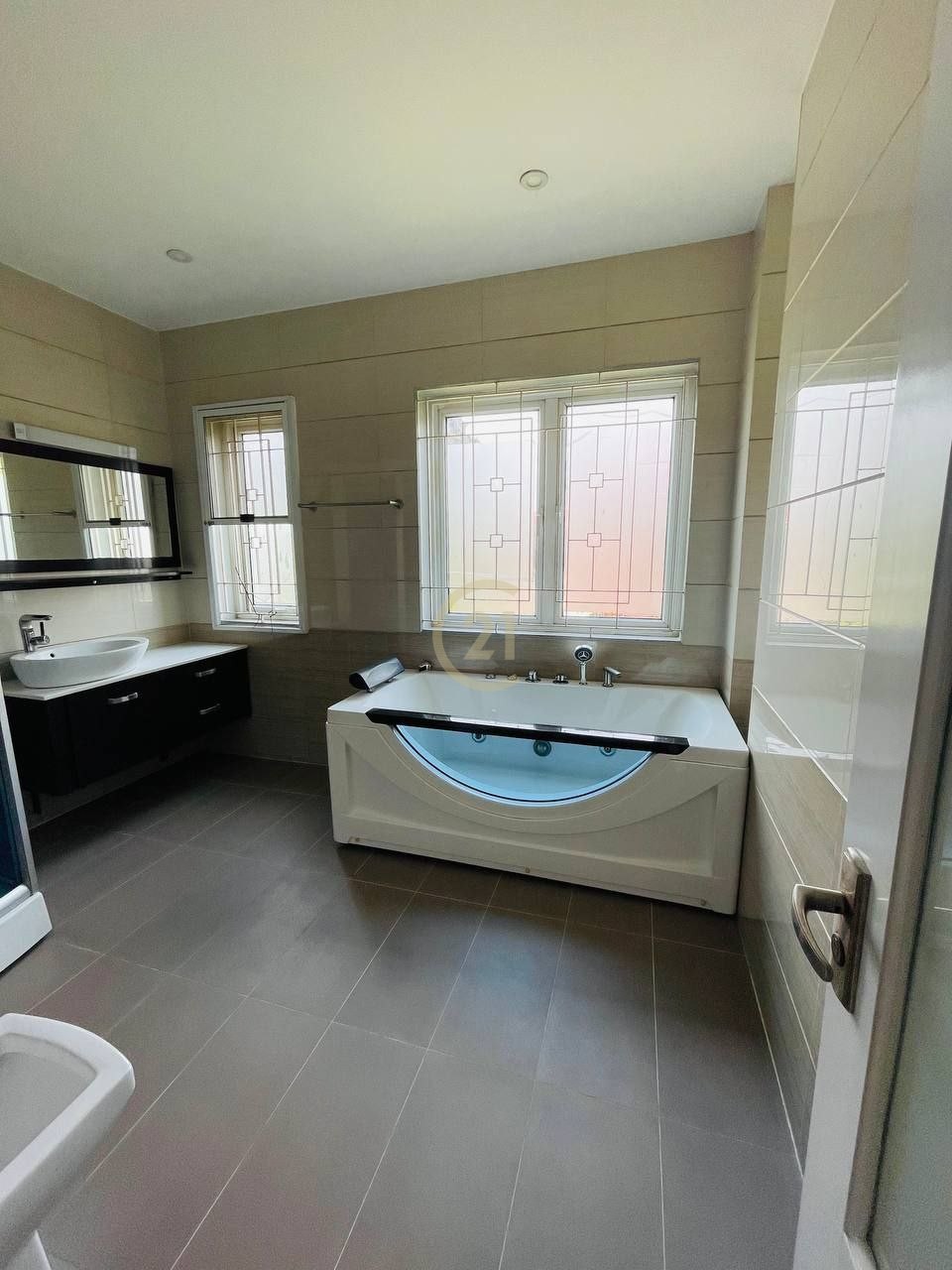 Elegant 4-Bedroom Apartment in Psar Derm T’kov