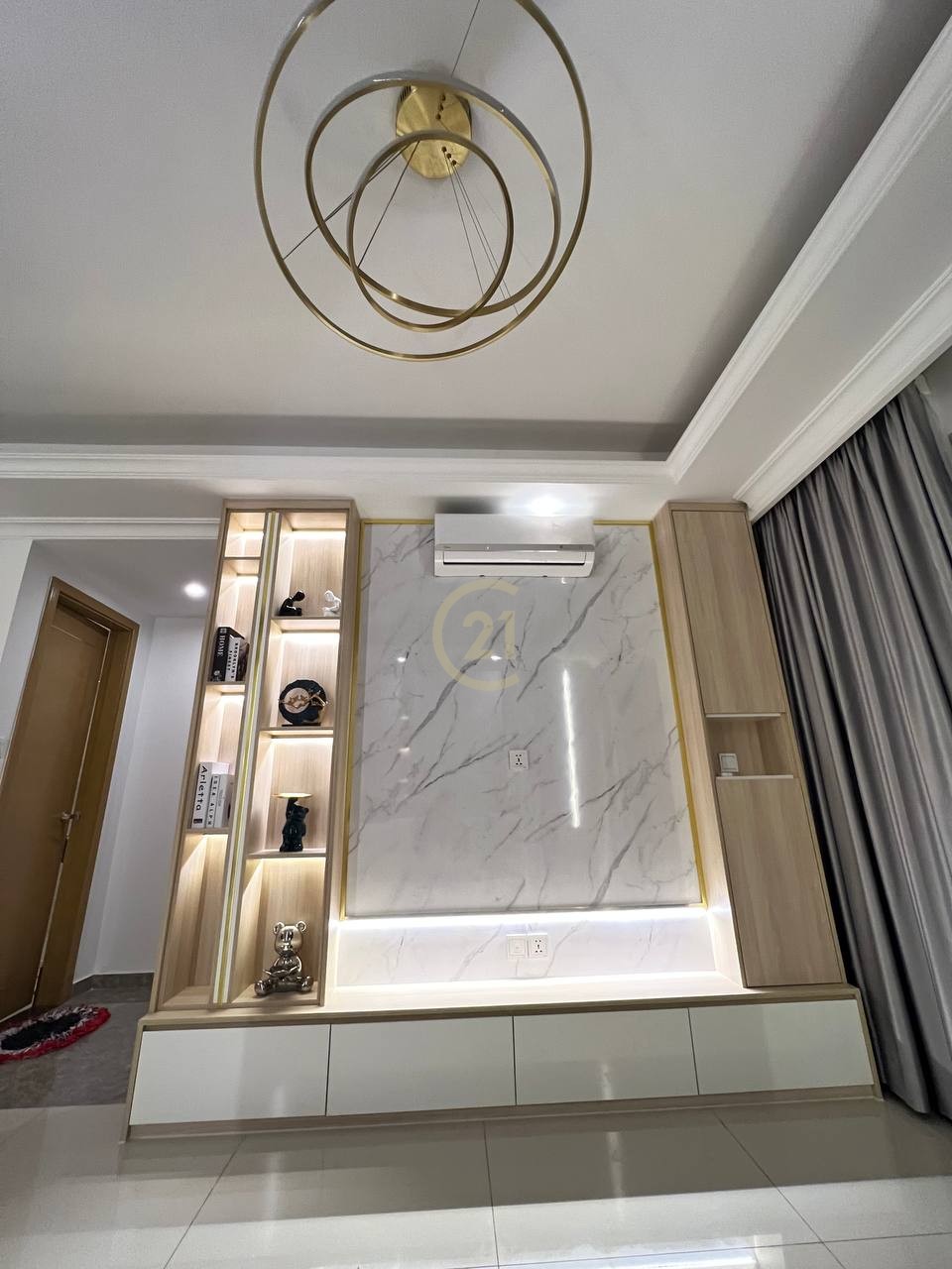 Luxury 2 Bedroom For Rent at R&F Condo