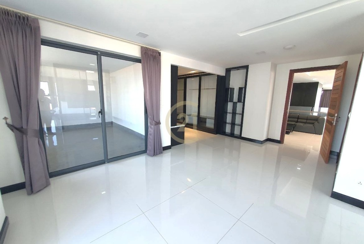 Specious 2 Bedroom Penthouse For Rent at TK