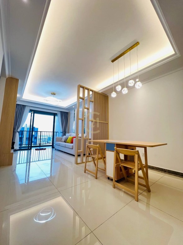 Luxury 2 Bedroom For Rent at R&F Condo