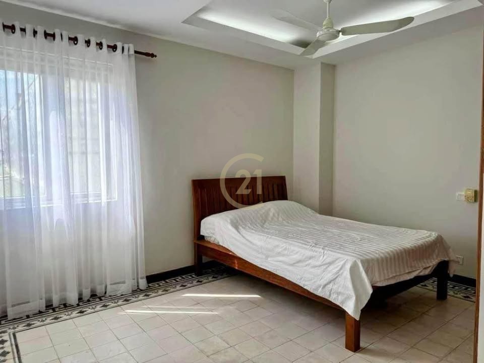 WESTERN THREE BEDROOM FOR RENT