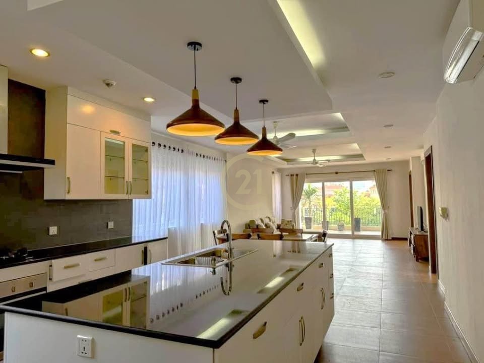 WESTERN THREE BEDROOM FOR RENT