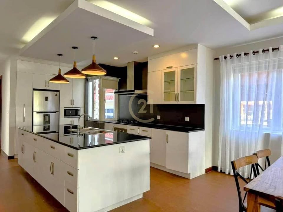 WESTERN THREE BEDROOM FOR RENT