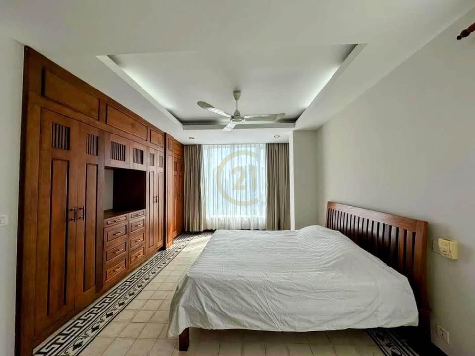 WESTERN THREE BEDROOM FOR RENT