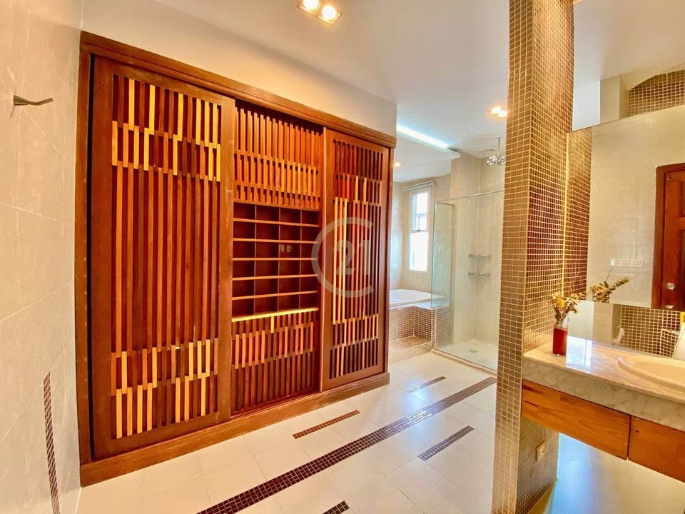 CLASSIC TWO BEDROOM FOR RENT