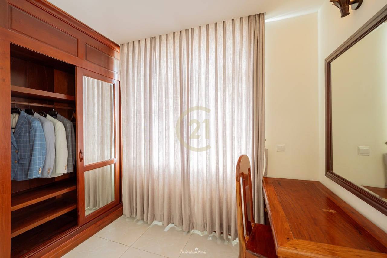 CLASSIC TWO BEDROOM FOR RENT