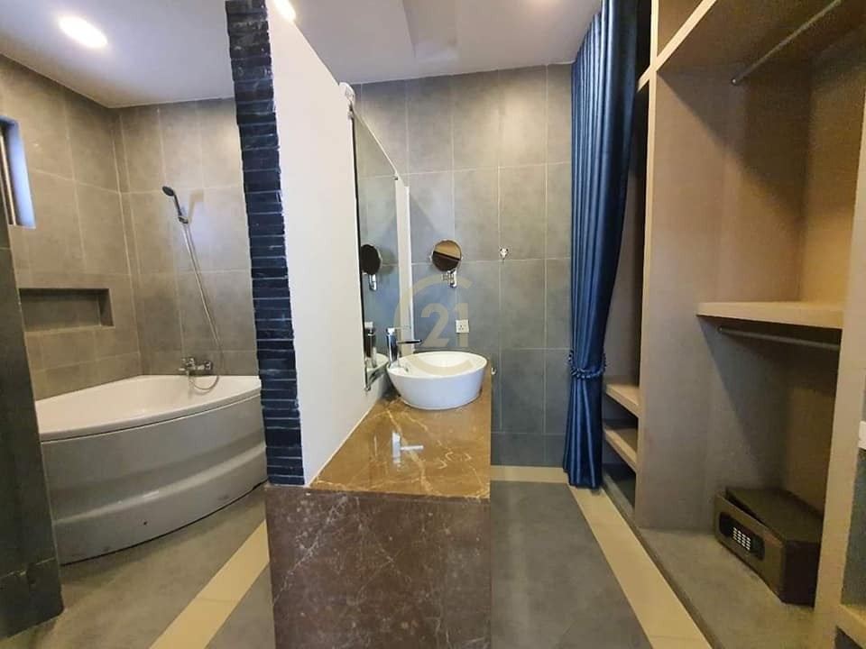 LUXURIOUS TWO BEDROOM FOR RENT