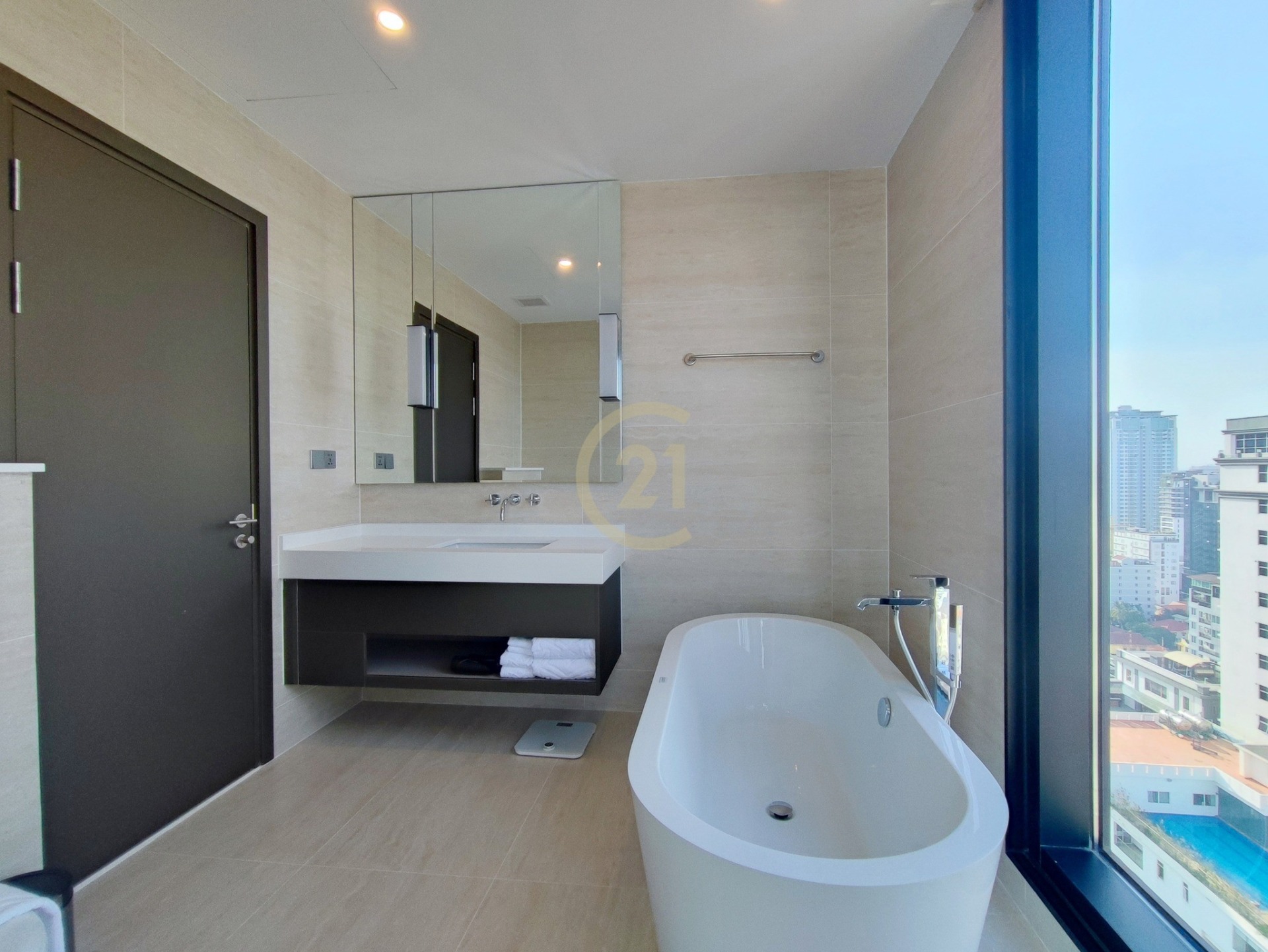 PREMIUM FOUR BEDROOM FOR RENT