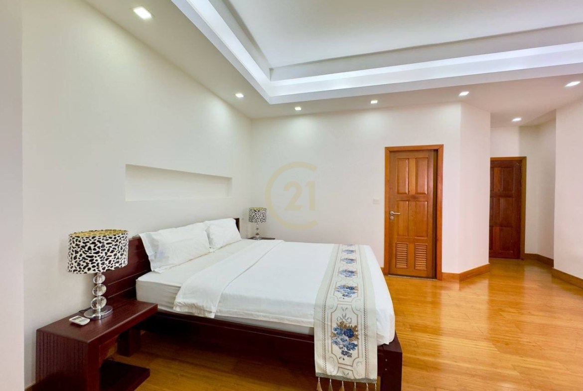 Spacious 3-Bedroom in Prime BKK1