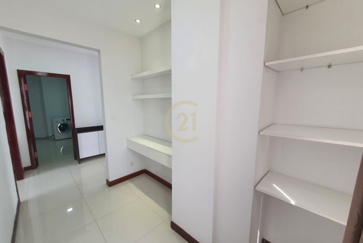 Specious 2 Bedroom for Rent at Tonle Bassac