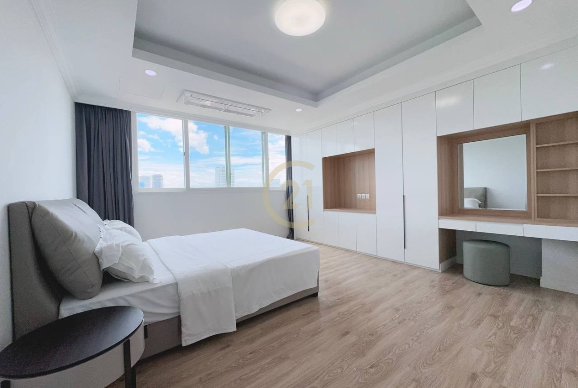 Luxury One-Bedroom Serviced Apartment for Rent in BKK1