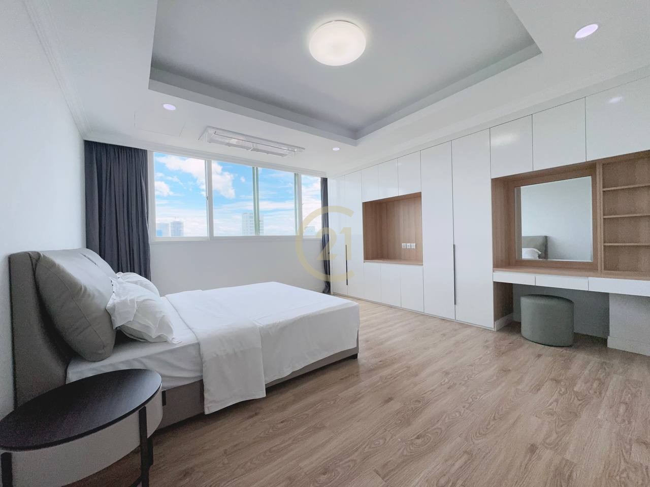 Luxury One-Bedroom Serviced Apartment for Rent in BKK1