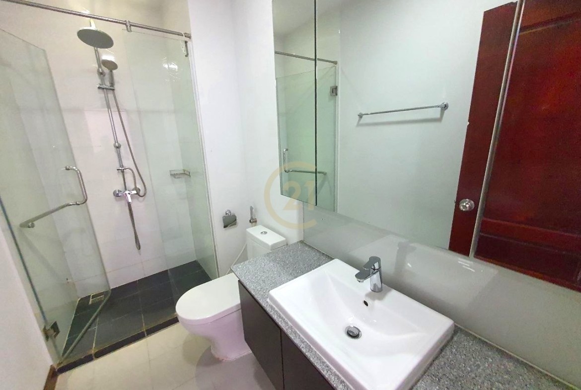 Specious 2 Bedroom for Rent at Tonle Bassac