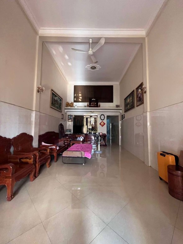 Nice Flat House For SALE At  Beoug Tompon