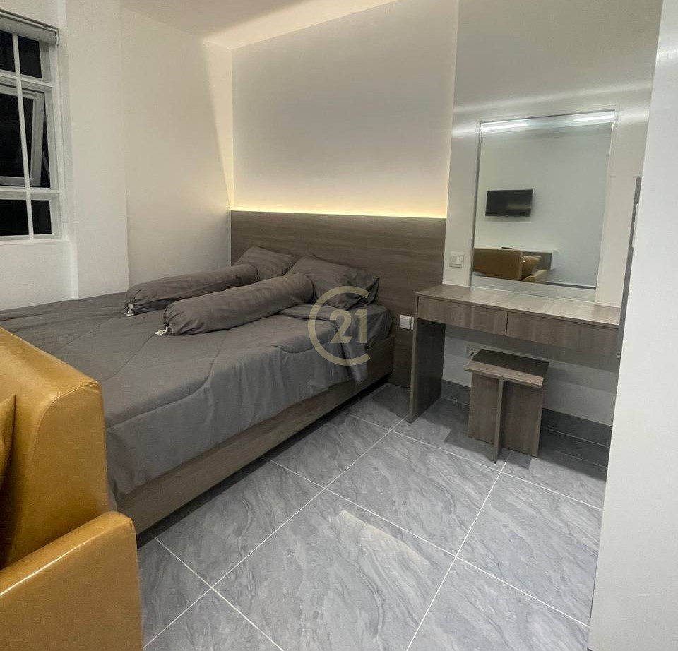 Big Studio room for rent at BKK2