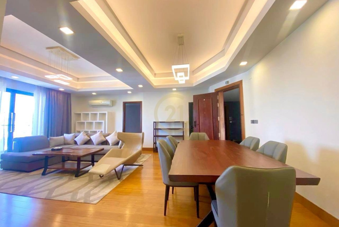 Spacious 3-Bedroom in Prime BKK1
