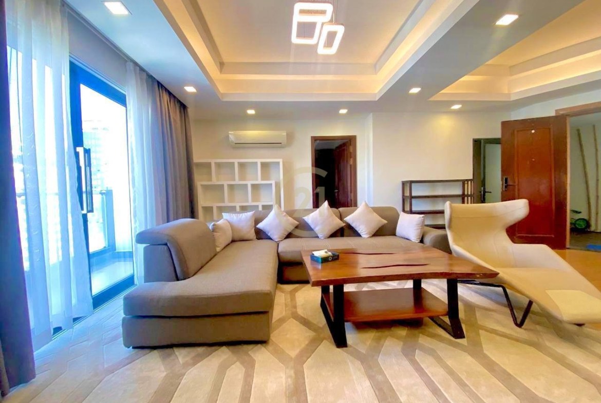 Spacious 3-Bedroom in Prime BKK1