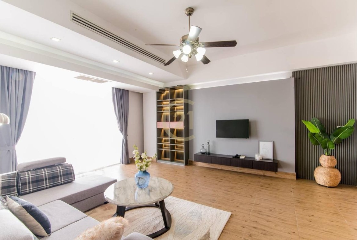 Spacious 2-Bedroom Service Apartment for Lease in Toul Tompoung