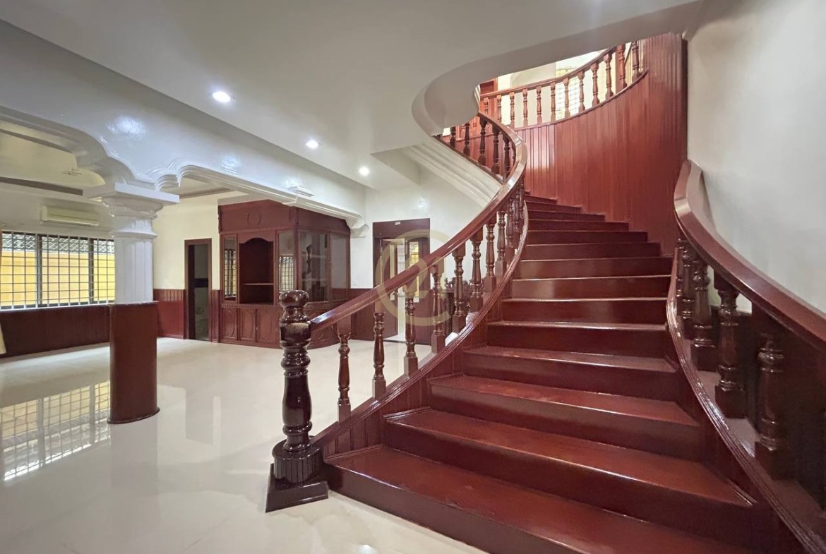 Luxury 6-Bedroom Villa for Rent in BKK1