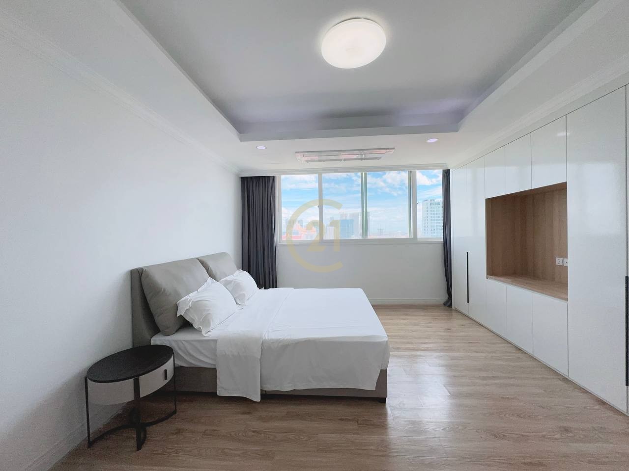 Luxury One-Bedroom Serviced Apartment for Rent in BKK1