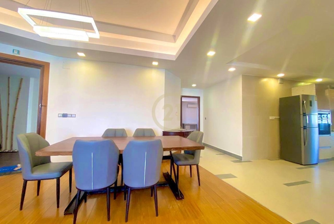 Spacious 3-Bedroom in Prime BKK1
