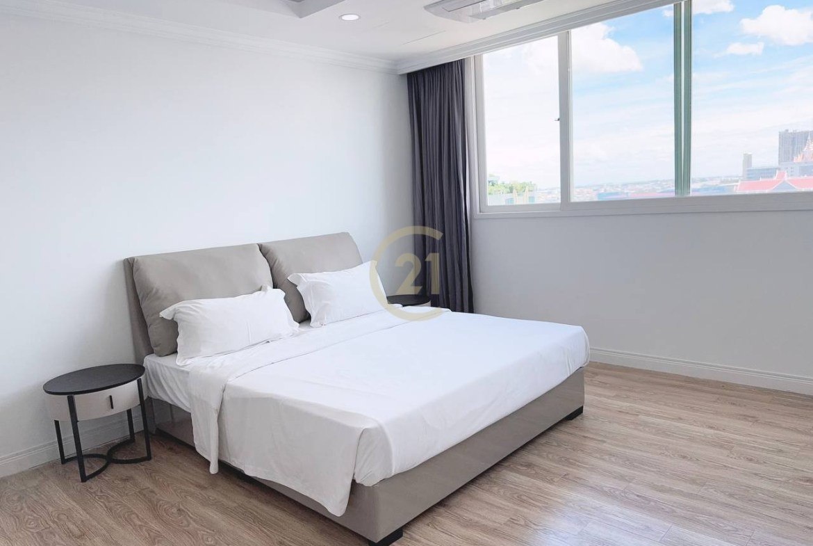 Luxury One-Bedroom Serviced Apartment for Rent in BKK1