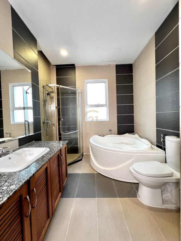 Prime BKK1 Apartment – Spacious 2-Bedroom For Rent