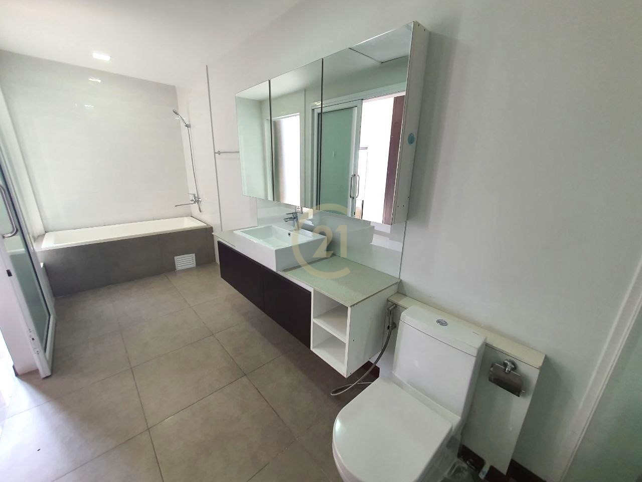 Specious 2 Bedroom for Rent at Tonle Bassac