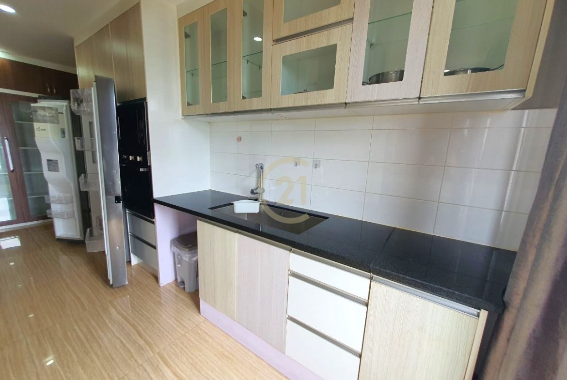 Cheaper 4 Bedroom Penthouse For Rent at TTP