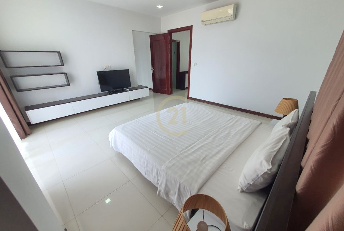 Specious 2 Bedroom for Rent at Tonle Bassac