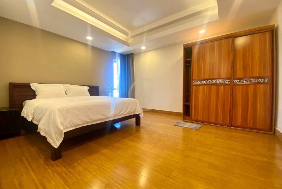 Spacious 3-Bedroom in Prime BKK1