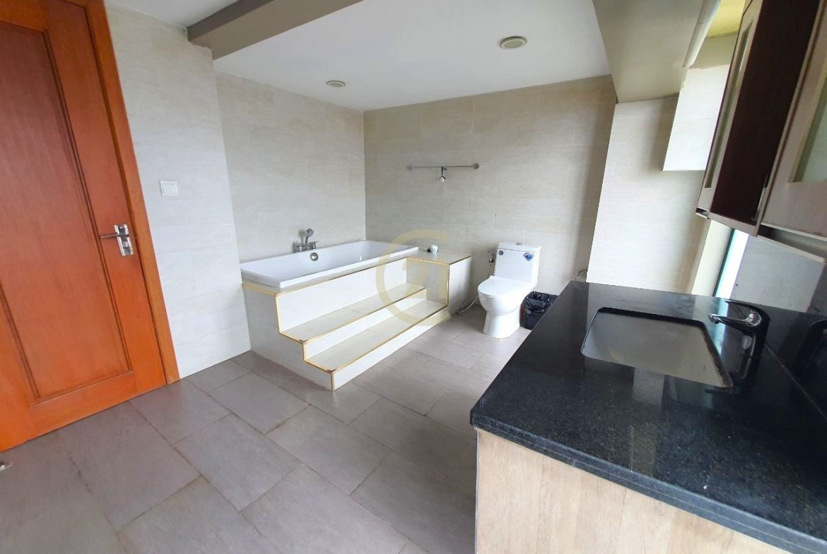 Cheaper 4 Bedroom Penthouse For Rent at TTP