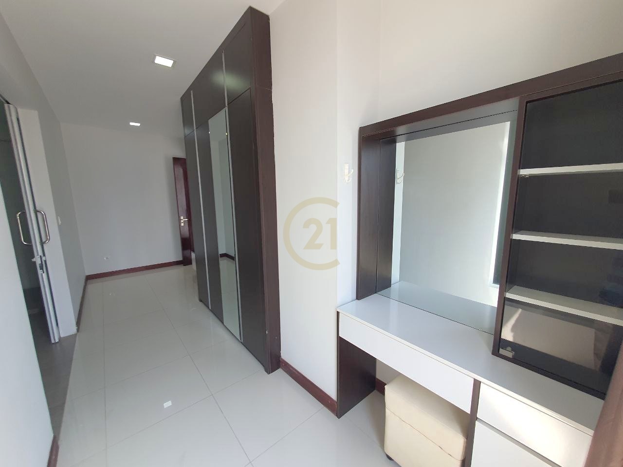 Specious 2 Bedroom for Rent at Tonle Bassac