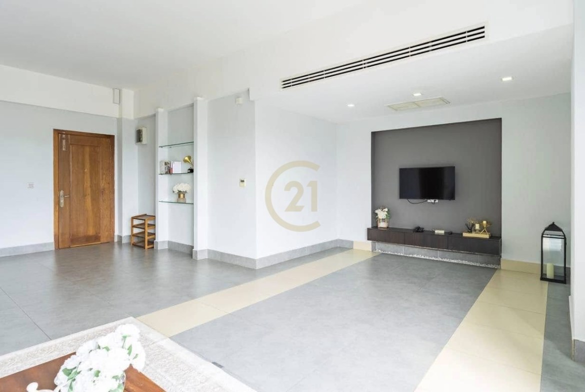 SPECIOUS THREE BEDROOM FOR RENT
