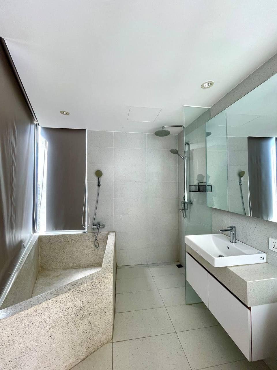 476896777_122163968870320065_3293560069301307659_n MODERN THREE BEDROOM FOR RENT