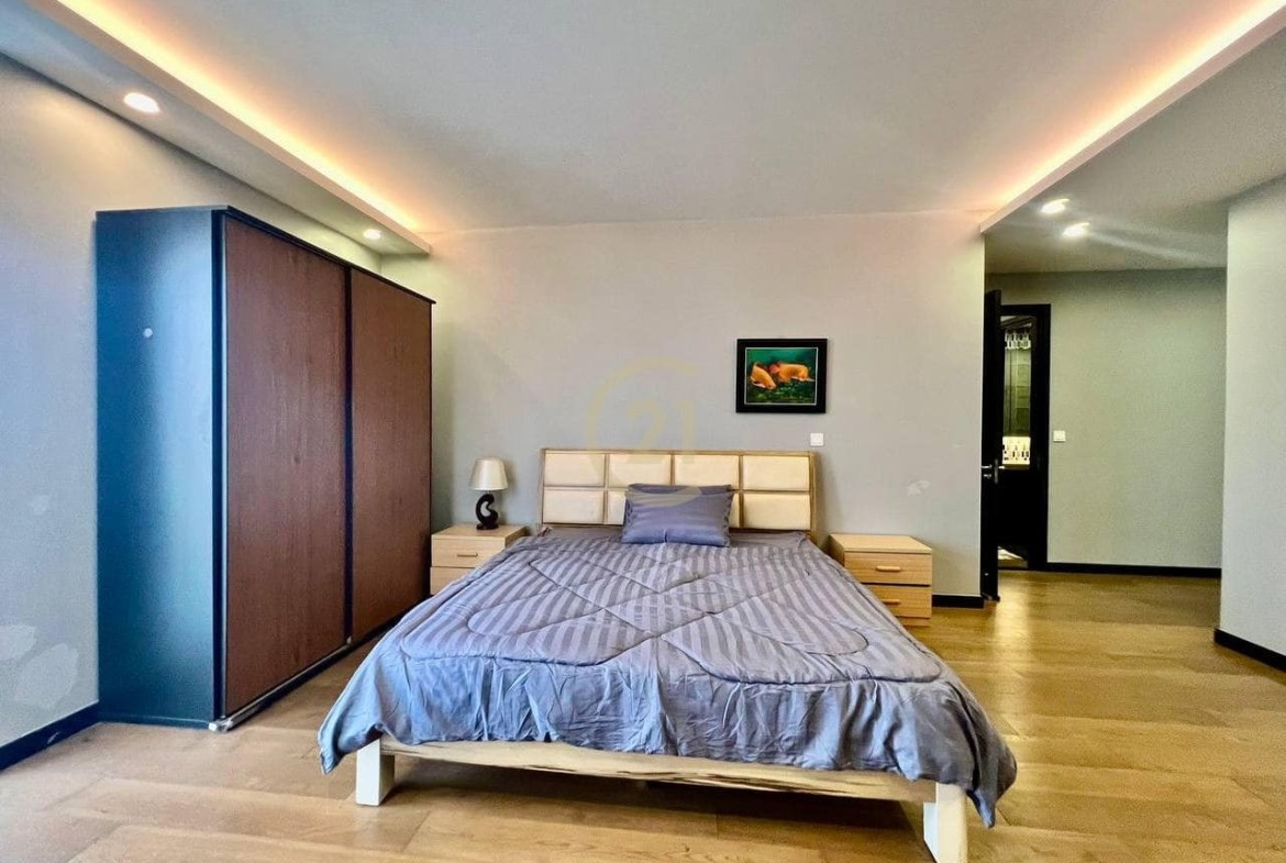 WESTERN TWO BEDROOM FOR RENT