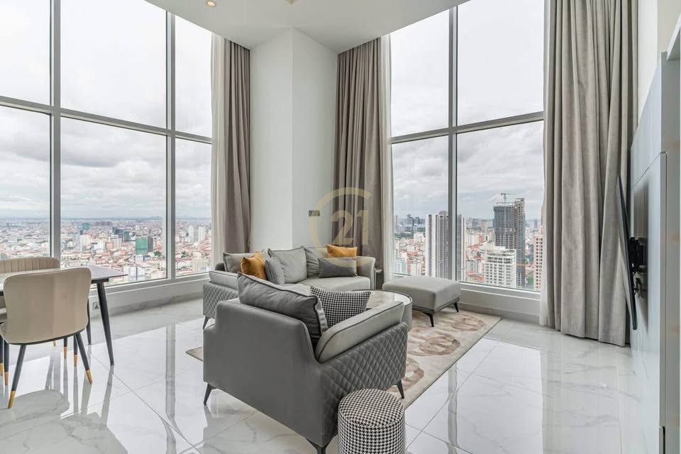 Luxurious 3 Bedrooms Penthouse For Rent at BKK1