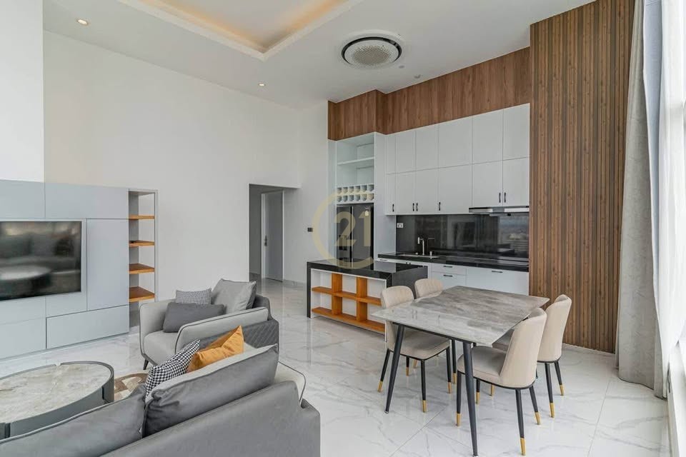 Luxurious 3 Bedrooms Penthouse For Rent at BKK1