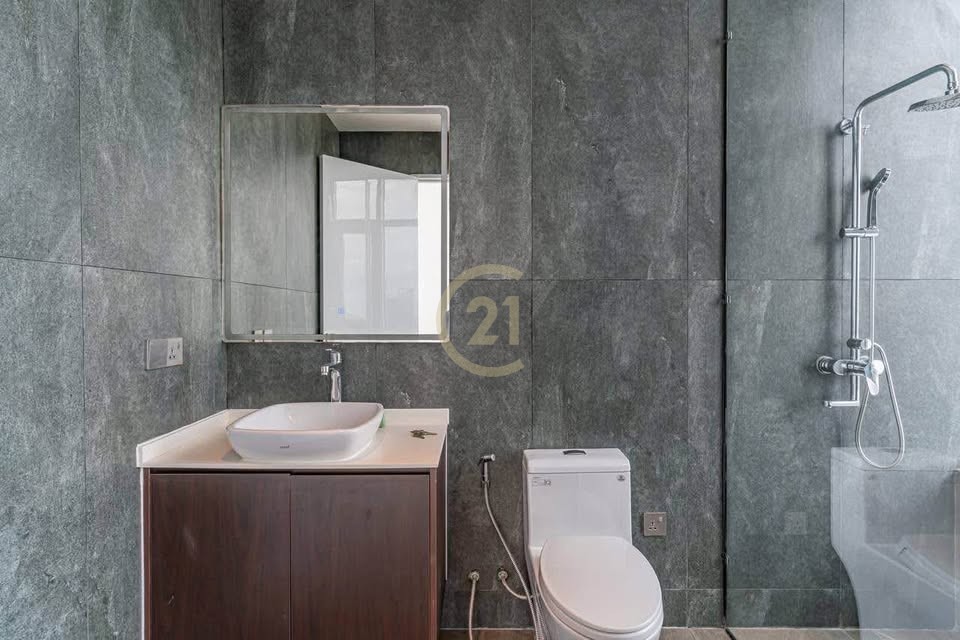 Luxurious 3 Bedrooms Penthouse For Rent at BKK1
