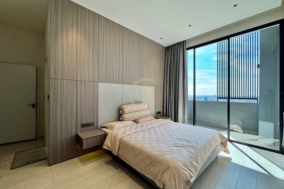 Penthouse 3 Bedroom For Rent at Chak Angrae Leu