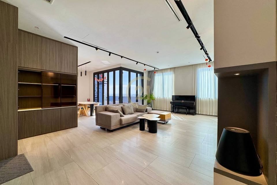 Penthouse 3 Bedroom For Rent at Chak Angrae Leu
