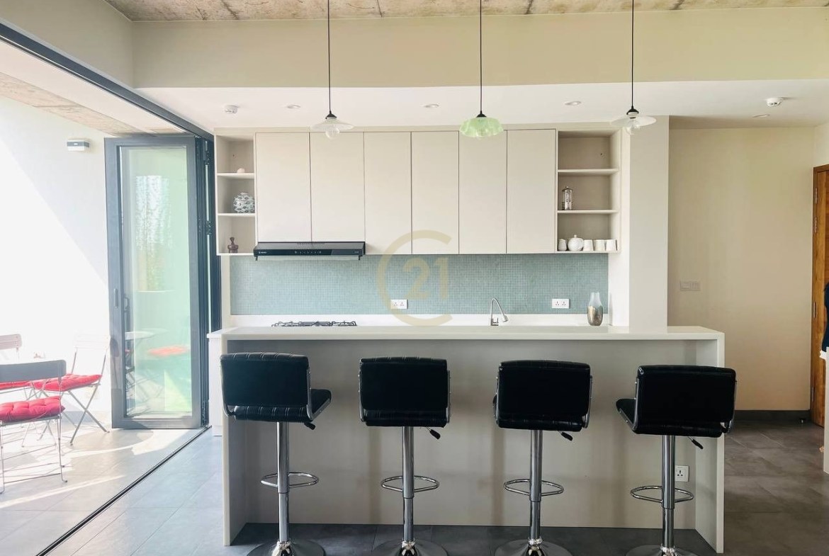 VINTAGE THREE BEDROOM FOR RENT