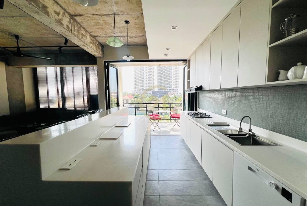 VINTAGE THREE BEDROOM FOR RENT