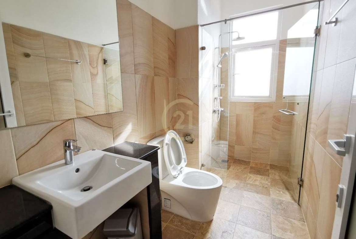 SPECIOUS THREE BEDROOM FOR RENT