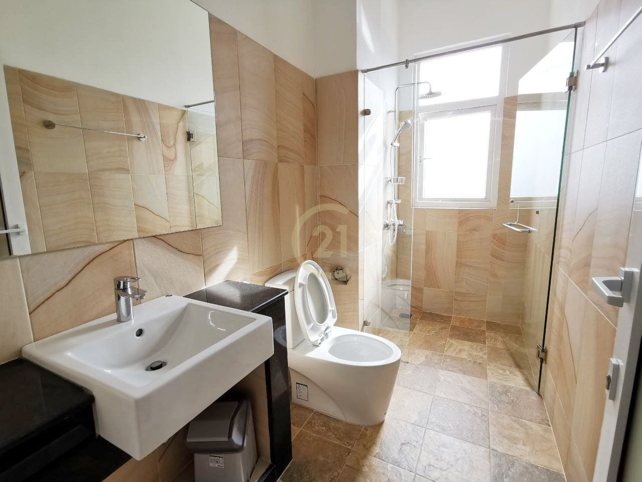 SPECIOUS THREE BEDROOM FOR RENT