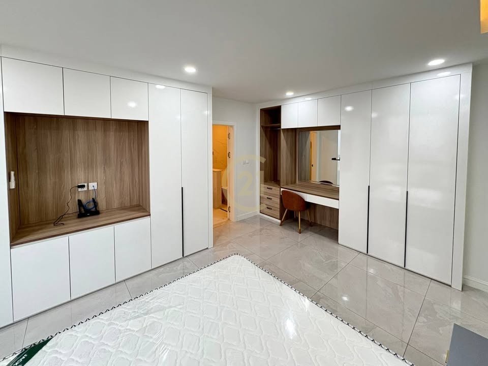 Luxury 3 Bedroom For Rent at Sen Sok