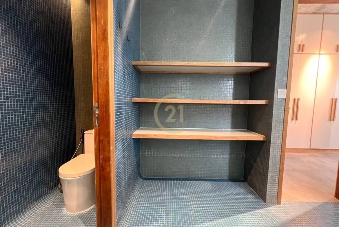VINTAGE THREE BEDROOM FOR RENT