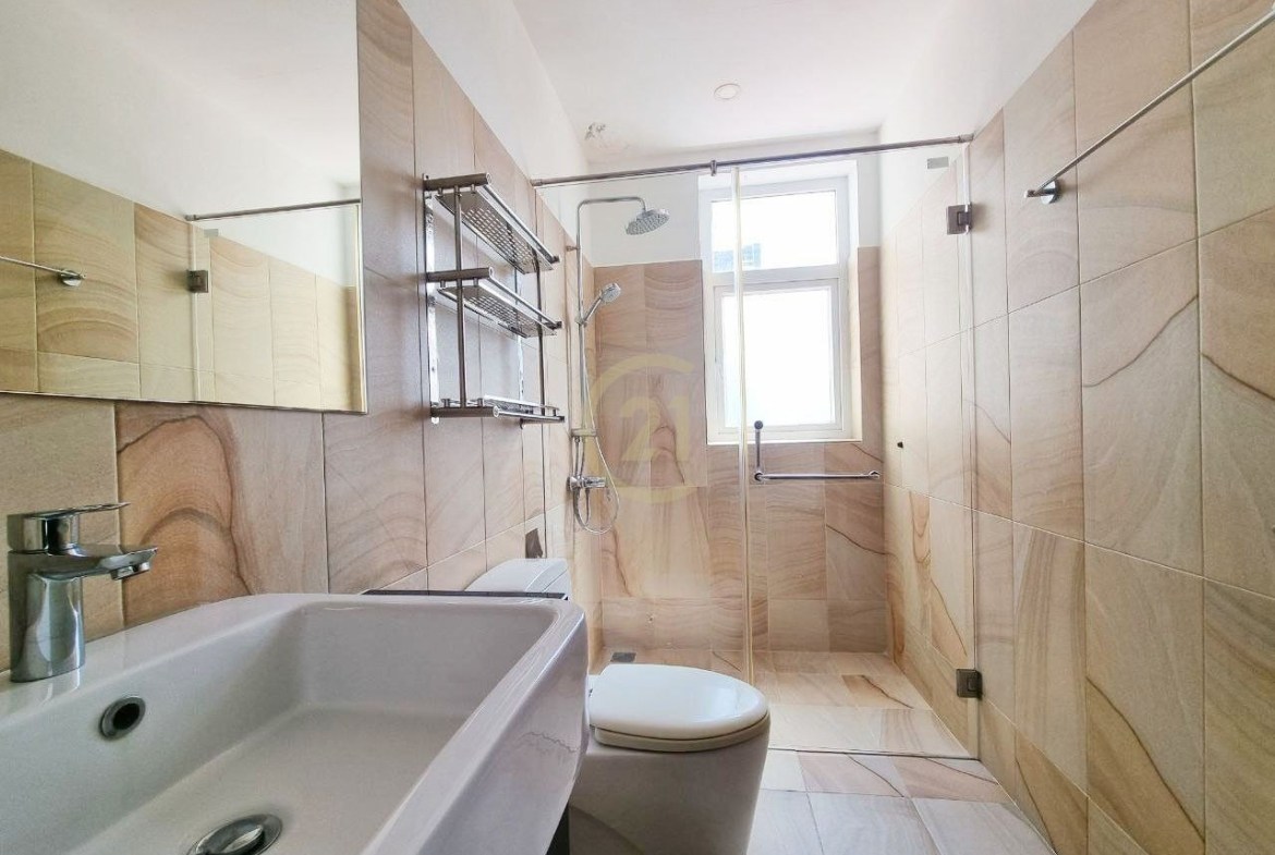SPECIOUS THREE BEDROOM FOR RENT